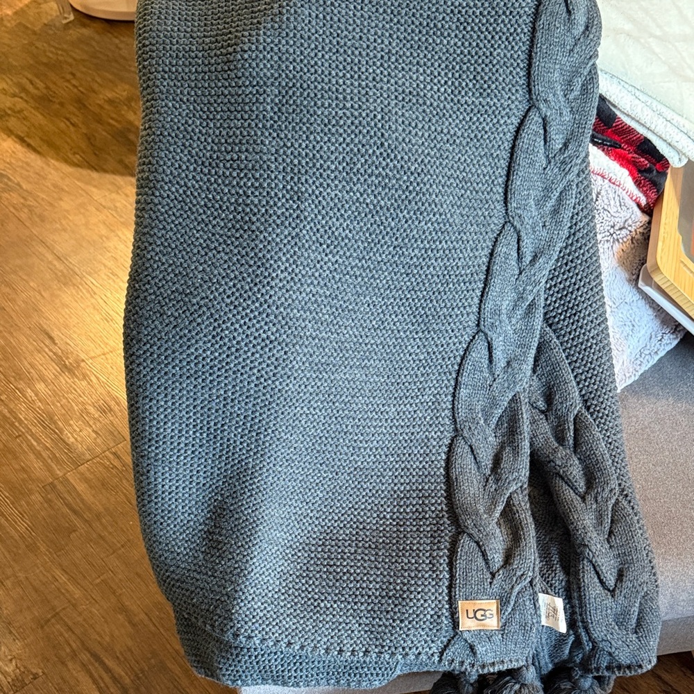 UGG Charcoal/Navy Cable Knit Throw